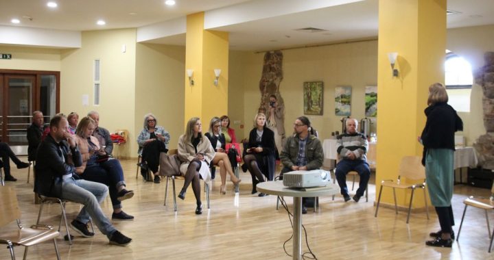 Nodibina starpnovadu Amatu biedrību