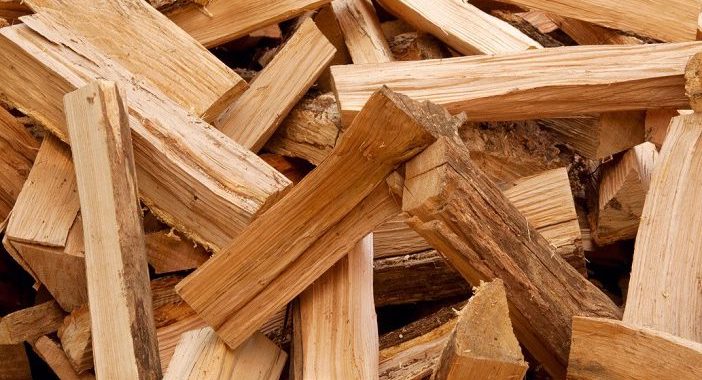 Tukumā degusi malka un auto