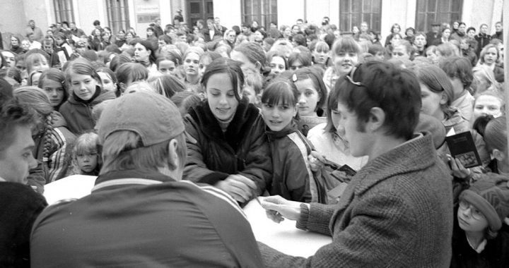 Tukuma strūklaka laiku lokos