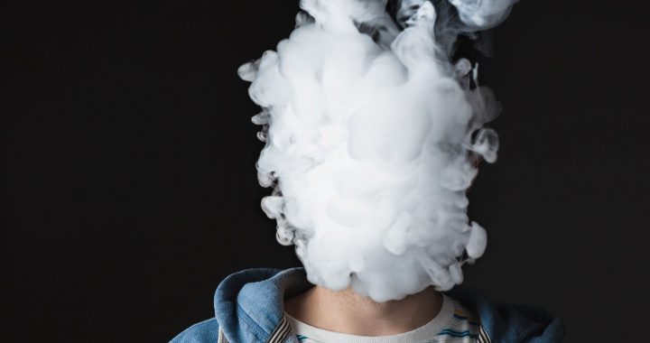 Tev nebūs smēķus somā nesāt!