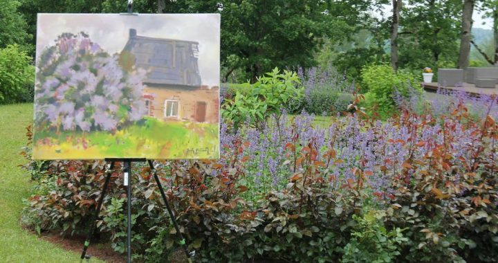 Kalnmuižā atklāta trešā mākslinieku plenēra izstāde