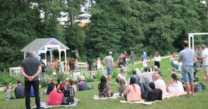 Lieli un mazi nosvinējuši Engures svētkus