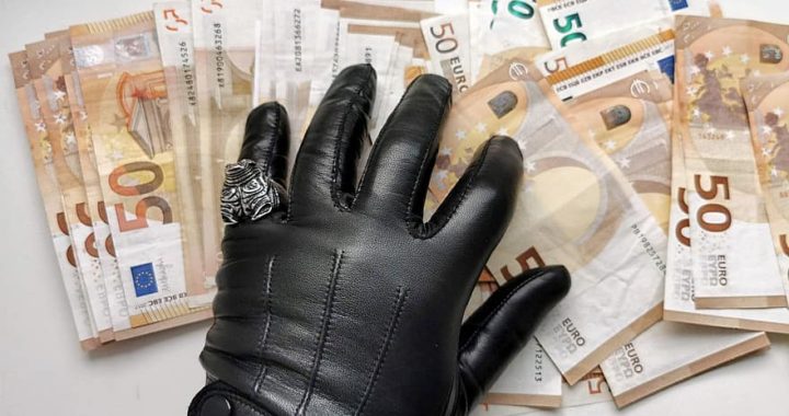 Tukuma novadā mēģina piekukuļot policistu, solot 140 eiro