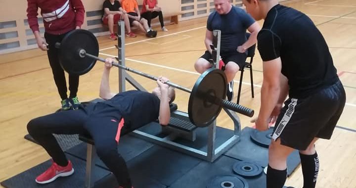 Arī Zemgales vidusskolā meklē spēcīgākos jauniešus