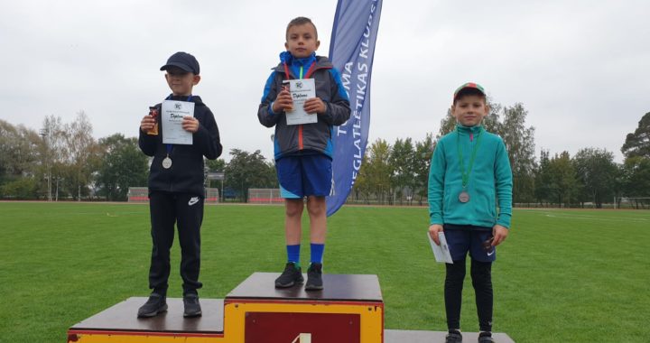 Sezonu noslēdz jaunie vieglatlēti