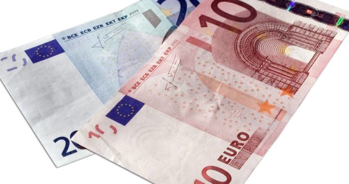 Mēģina piekukuļot likumsargus