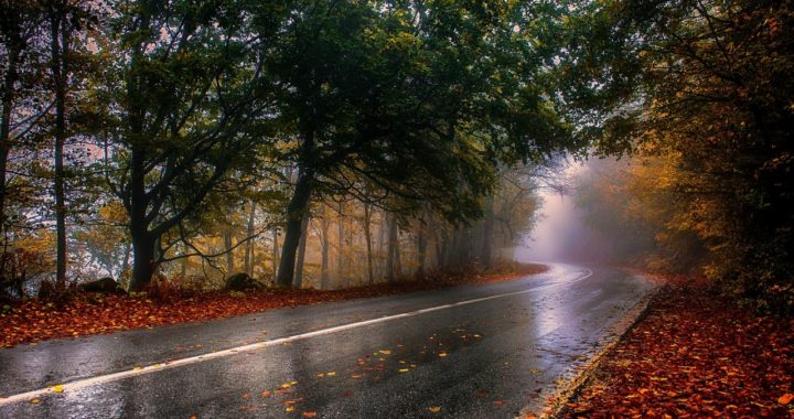 Brīdina par slideniem autoceļiem