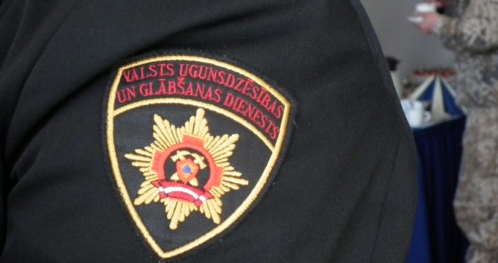 Sveic Valsts ugunsdzēsības un glābšanas dienesta darbiniekus
