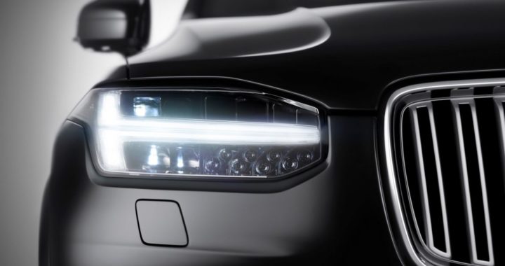 Turpina zagt «Volvo» lukturus. Šoreiz – Slampē.