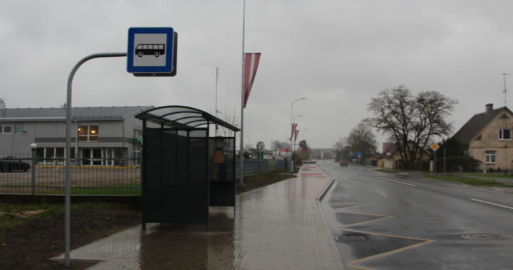 Kāpēc autobusu pietura tagad ir pie Smilšu ielas?