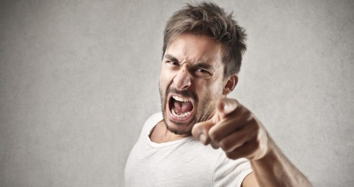 Soda par maskas nenēsāšanu un agresīvu uzvedību