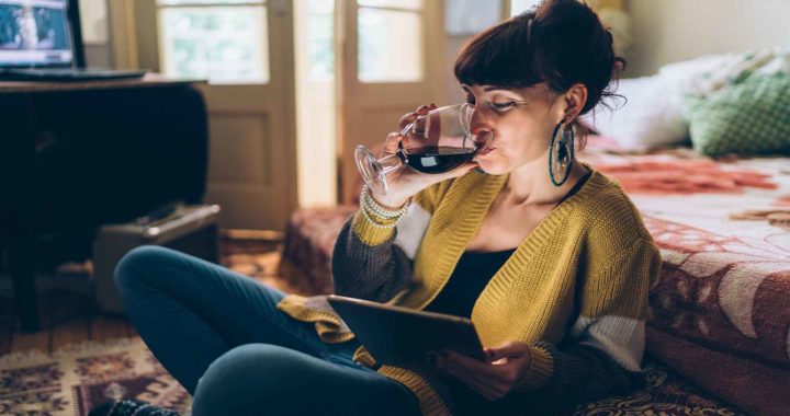 Alkoholisko dzērienu mazumtirdzniecība būs atļauta arī internetā