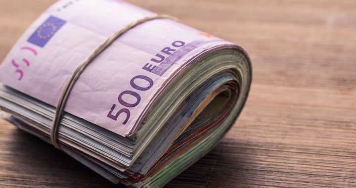 Kā var prasīt norēķināties tikai skaidrā naudā?