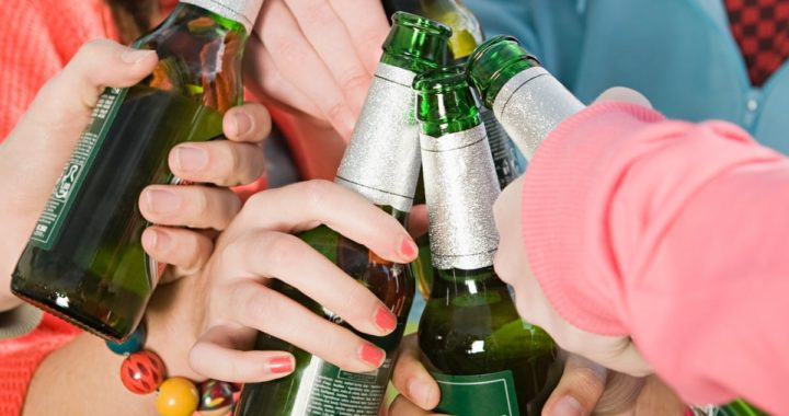 Jaunieši Tukumā mājsēdi aizvada…dzerot