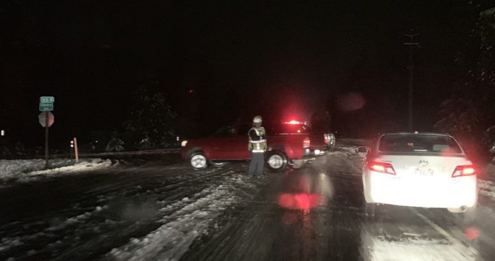 Avārija uz šosejas. Brauciet uzmanīgi!