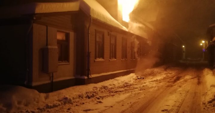 Ugunsgrēks dzīvoklī Baznīcas ielā / II VIDEO/