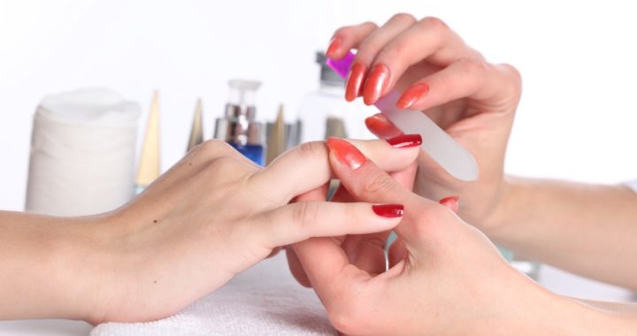 Valdība konceptuāli vienojas atļaut mazo veikalu darbību un friziera, manikīra un pedikīra pakalpojumu drošu sniegšanu