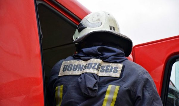 Biedrība «Palīdzēsim viens otram» aicina palīdzēt ugunsgrēkā cietušai ģimenei