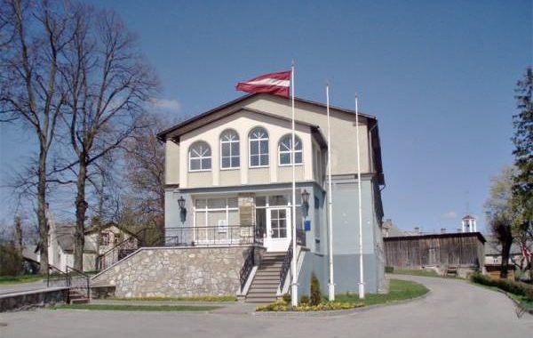 Par ieguldījumiem un darba pienākumiem