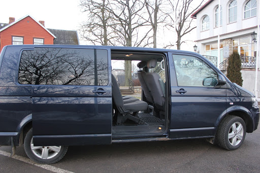 Internetā sašutuši par Kandavas novada domes transporta manevriem uz šosejas /VIDEO; Komentārs/