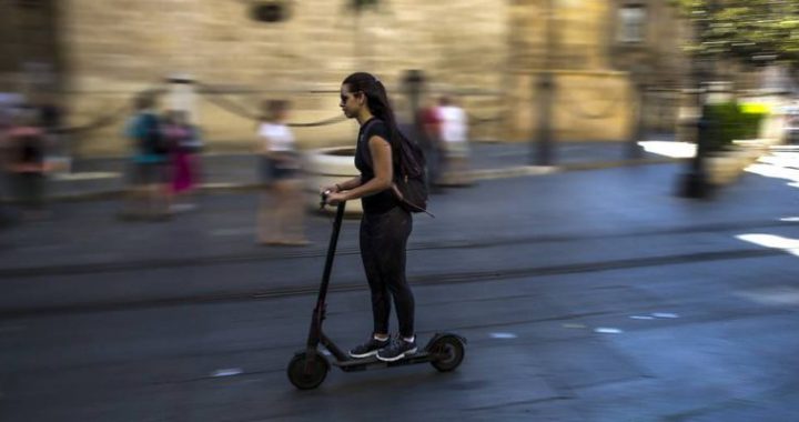 Ceļu satiksmes likumā plānots iekļaut elektroskrejriteņus; braukt ar tiem varēs no 14 gadu vecuma