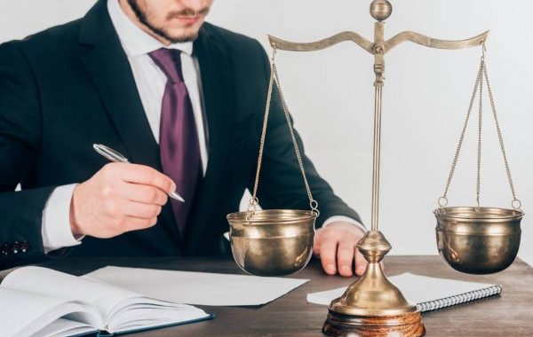 Par godu advokatūras simtgadei Latvijas advokāti veselu nedēļu iedzīvotājiem sniegs bezmaksas konsultācijas par jebkuru tēmu