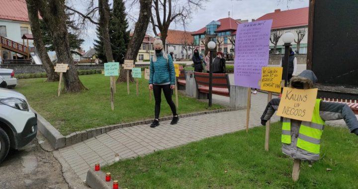 Pikets pie Tukuma policijas /VIDEO/