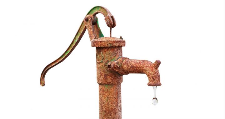 Jaunas varas nāk, iet un paliek vecas…