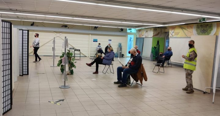 Tukuma sporta hallē tiek iekārtots vakcinācijas centrs