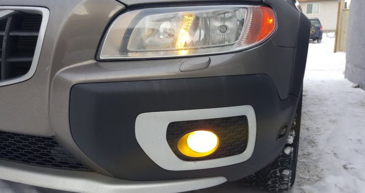 Izsit stiklu, lai tiktu pie lukturiem