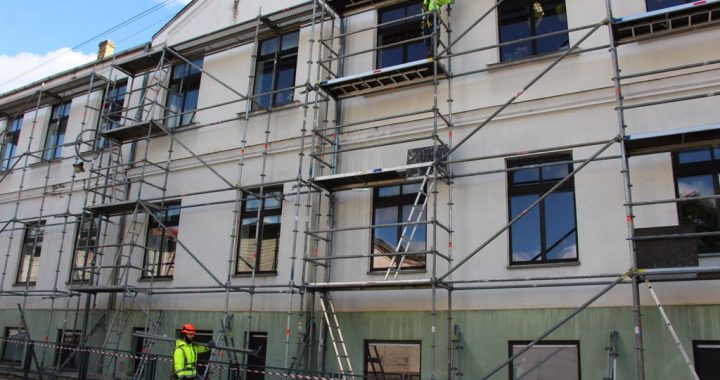 Upīšu skolas jumta jautājumu skata Finanšu komitejas sēdē