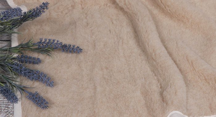 Pleds – mājas interjera aksesuārs, kas ietin siltumā un mājīgumā