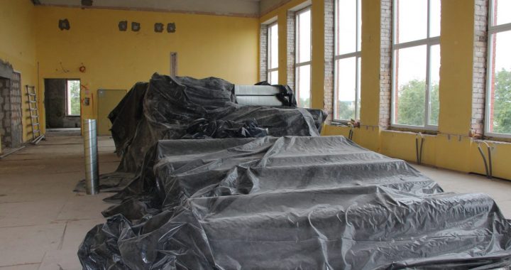 Par skolas grīdu un vakcinācijas centru