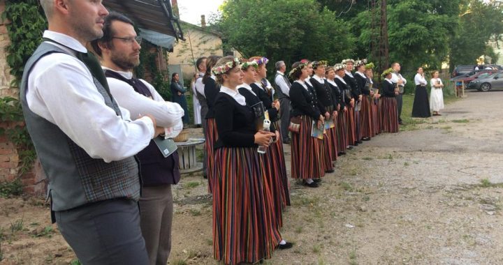 Koncerts Tukku magi pagalmā