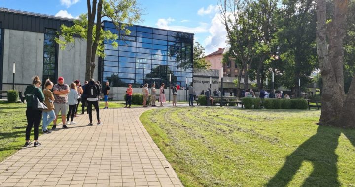 Kāpēc, lai vakcinētos, jāgaida tik garā rindā?!