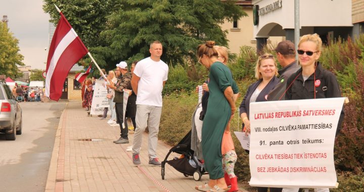 Tukumā protestē pret  vakcināciju/FOTO/