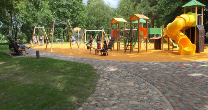 Kāpēc pašvaldība noņēmusi rotaļu iekārtas?