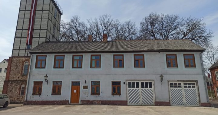 Solis pretī jaunam depo Kandavā