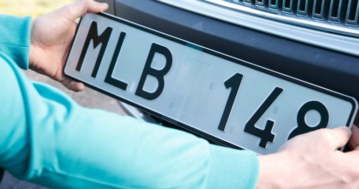 Autovadītājs likumsargiem uzrāda viltotu transportlīdzekļa vadīšanas apliecību