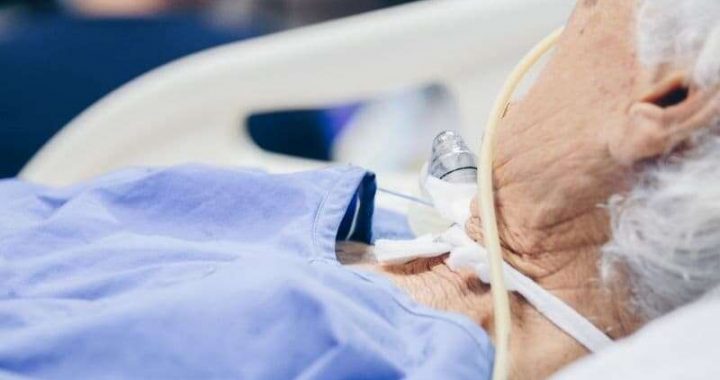 Delta variants daudz vairāk saslimušo noliek slimnīcas gultā