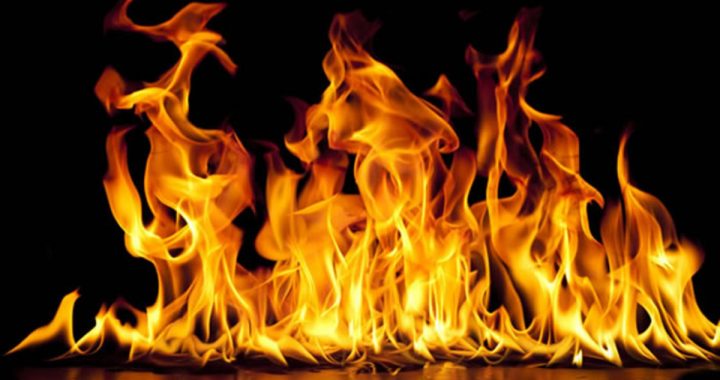 Smārdē degusi dzīvojamā māja