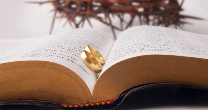 Ko darīt, ja nevēlies nēsāt laulības gredzenu uz pirksta?