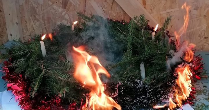 Bez uzraudzības atstāta svecīte var izraisīt postošu ugunsgrēku