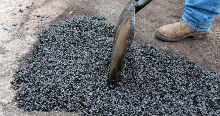 Brīdina par bedrīšu veidošanos