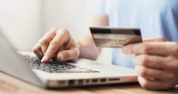 Atgādina par iespējām atbrīvoties no parādsaistībām