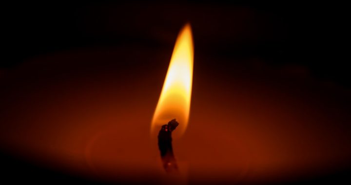 Svecītes dēļ Tukumā aizdegas veļas mašīna