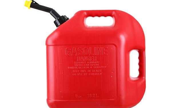 Turpina zagt degvielu