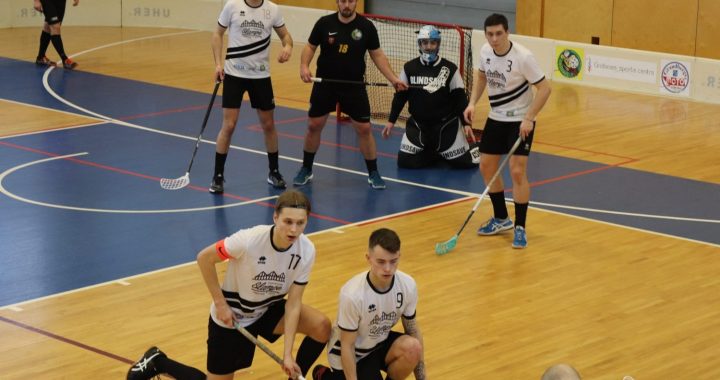 Slampes florbolistiem šovakar izšķiroša cīņa