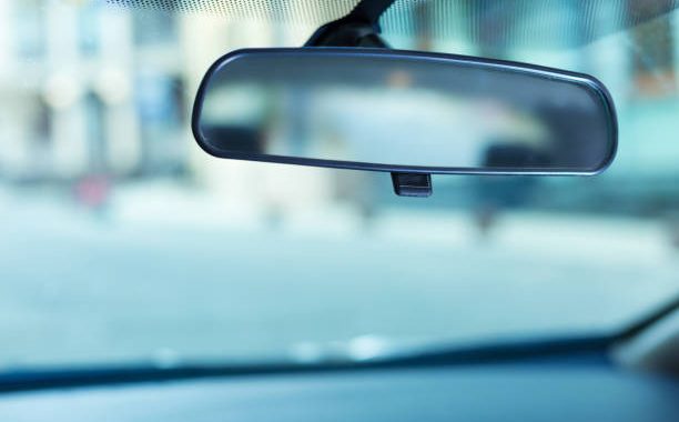 Braucot atpakaļgaitā, notriec gājējus