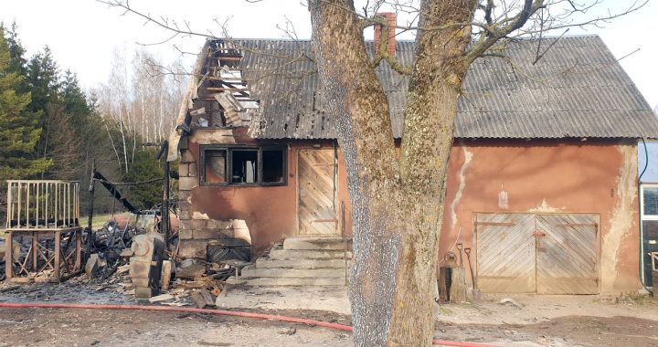 Otrdien Lestenē degusi saimniecības ēka